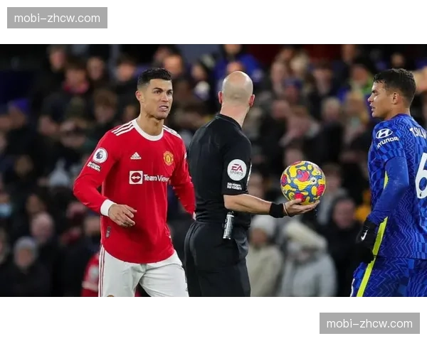 奥尔莫伪九号战术效果显著 回撤接应为中场插上创造空间